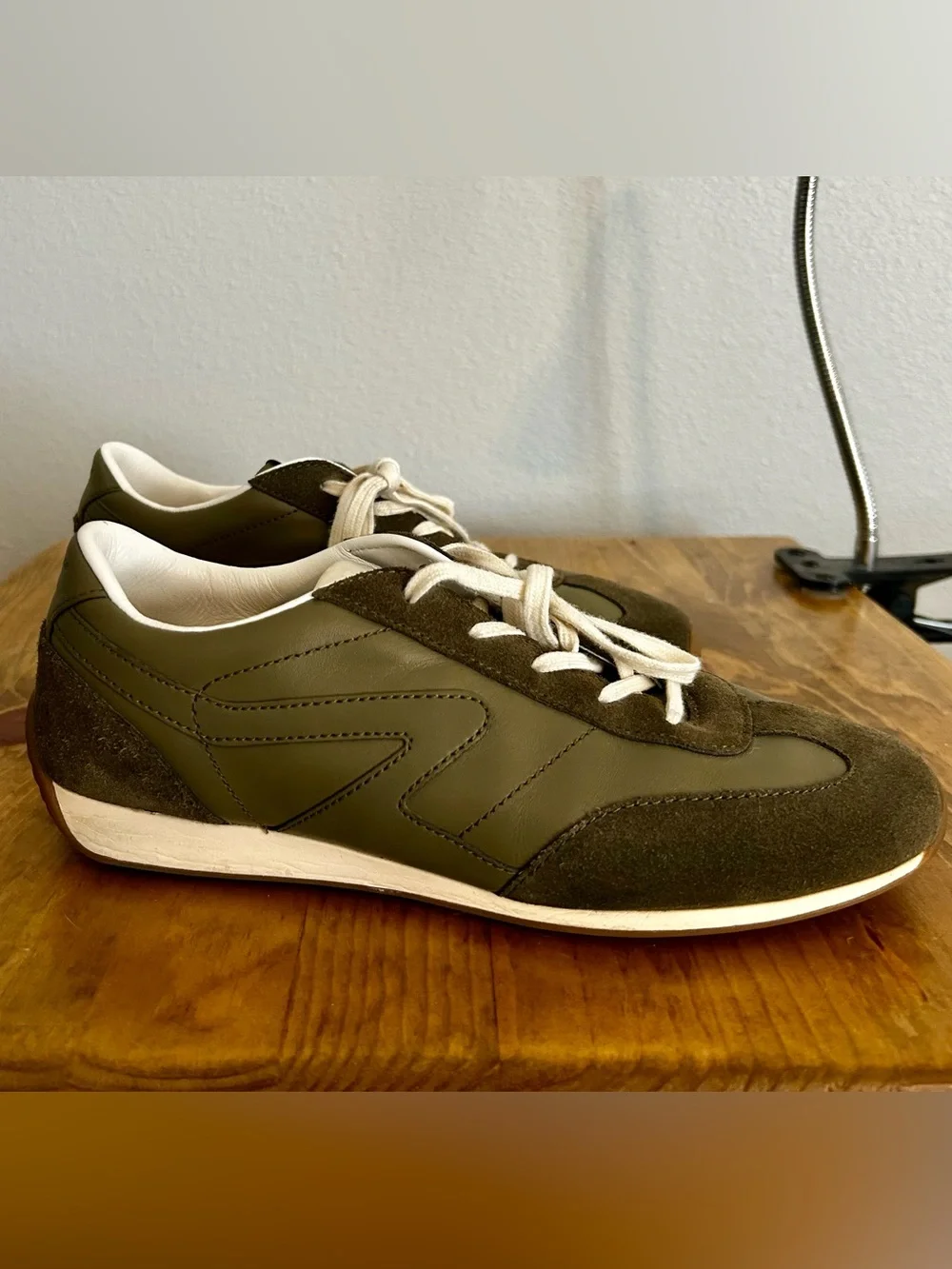 Rag & Bone Retro Runner Slim Sneaker Olive. 40